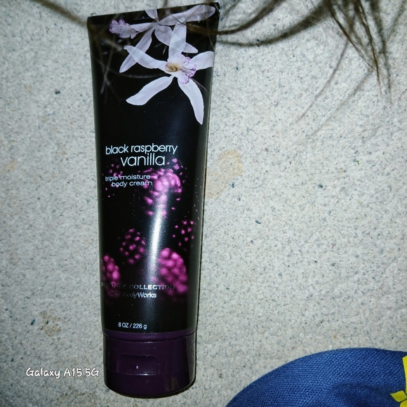 ๐ฟBlack Cherry Vanilla Body Cream & Blue Travel-sized Cosmetic Bag ๐ - Picture 3 of 5